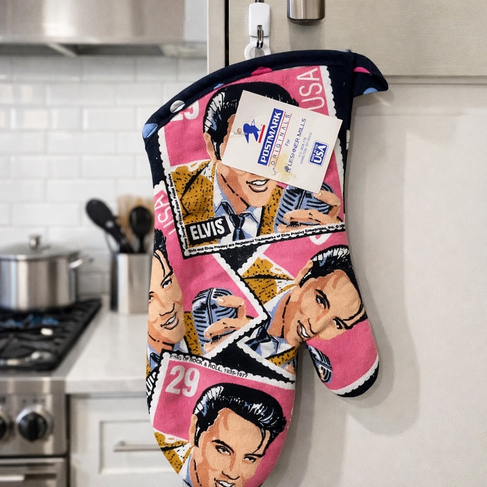 Vintage Elvis Presley Stamp Oven Mitt Pink USPS 29¢ Design NWT